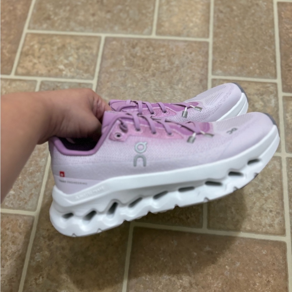 NIB On Cloud Tilt Running Purple/White Athletic Shoes Women’s Size 6/37 - Picture 3 of 6
